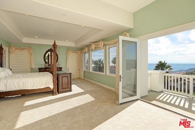 16730 Via Pacifica