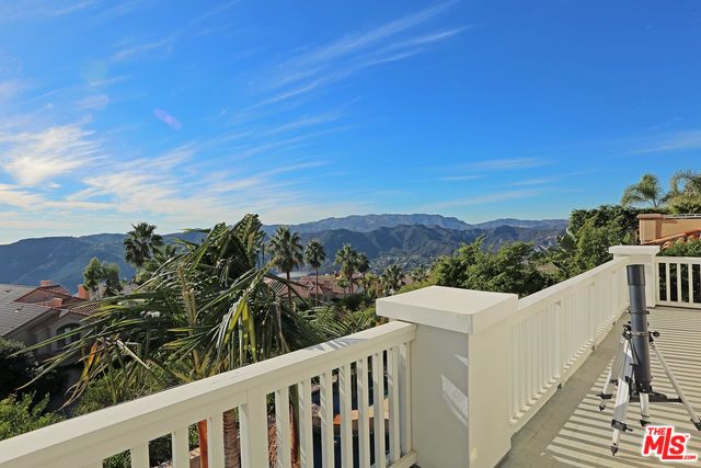 16730 Via Pacifica