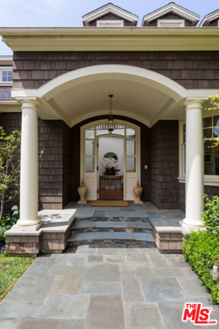 6763 Zumirez Dr