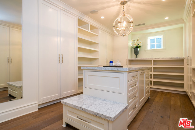 687 Amalfi DR