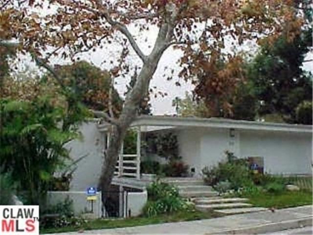 915 Centinela Ave