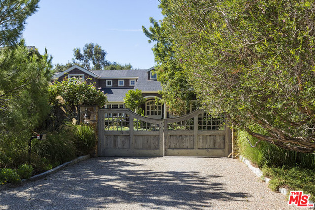 6763 Zumirez Dr