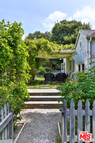 6763 Zumirez Dr