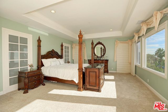 16730 Via Pacifica