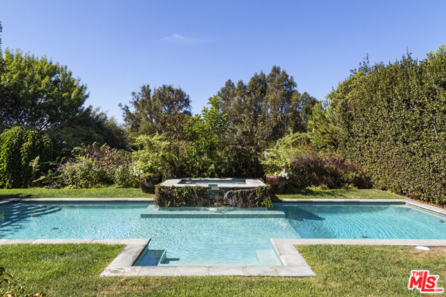 6763 Zumirez Dr