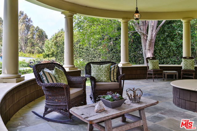 6763 Zumirez Dr