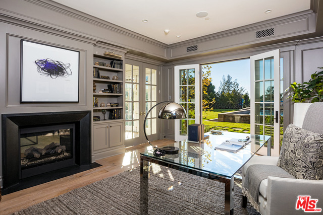 687 Amalfi DR
