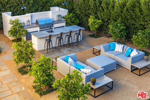 687 Amalfi DR