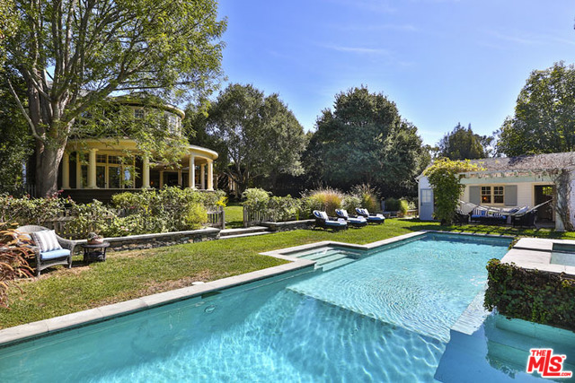 6763 Zumirez Dr