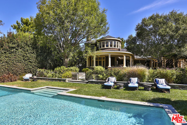 6763 Zumirez Dr