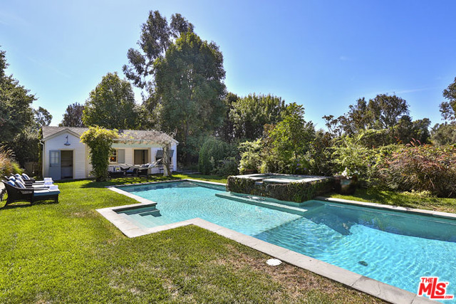 6763 Zumirez Dr