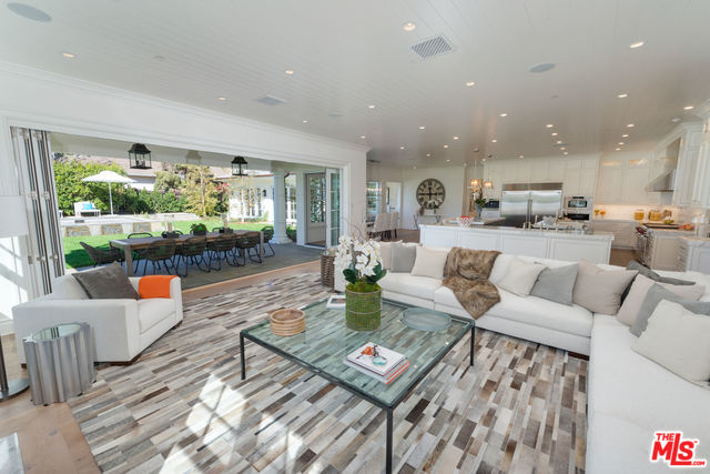 687 Amalfi DR
