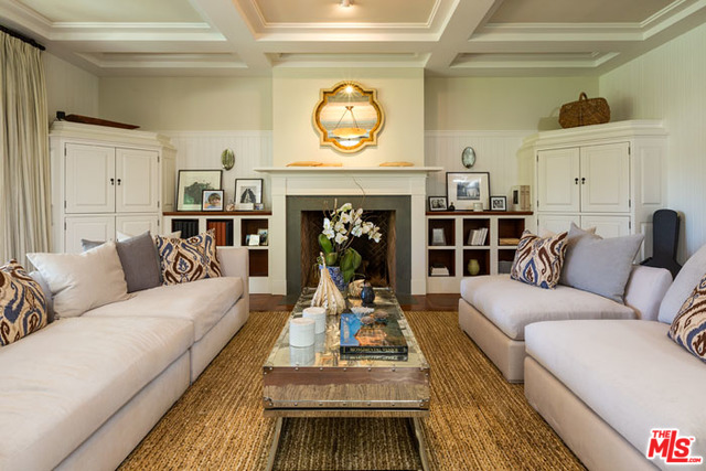 6763 Zumirez Dr