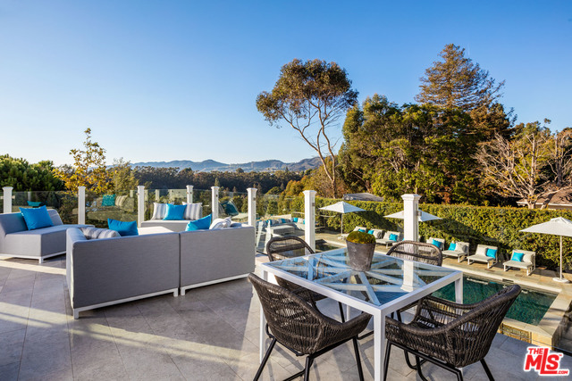 687 Amalfi DR
