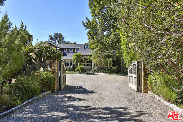 6763 Zumirez Dr
