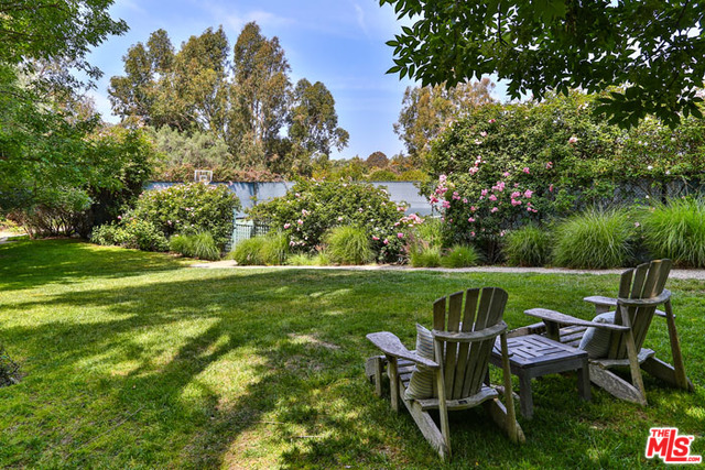 6763 Zumirez Dr