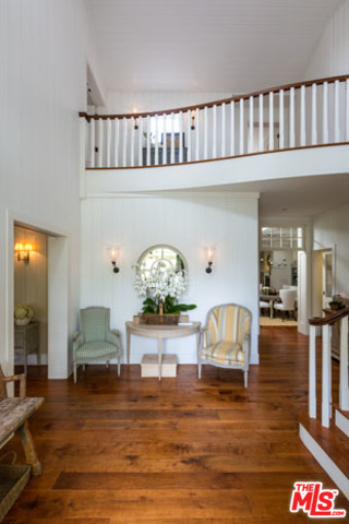 6763 Zumirez Dr