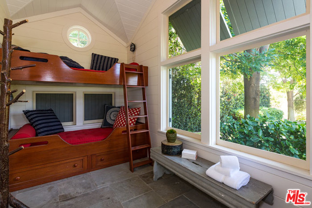 6763 Zumirez Dr