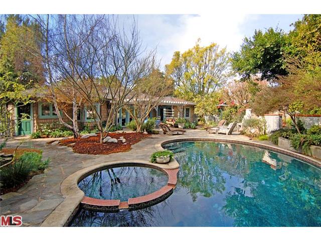 566 Stassi Ln