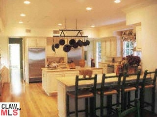 1466 Bienveneda Ave