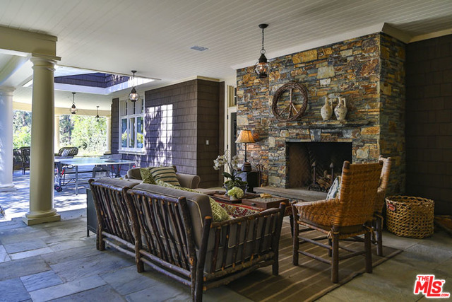 6763 Zumirez Dr