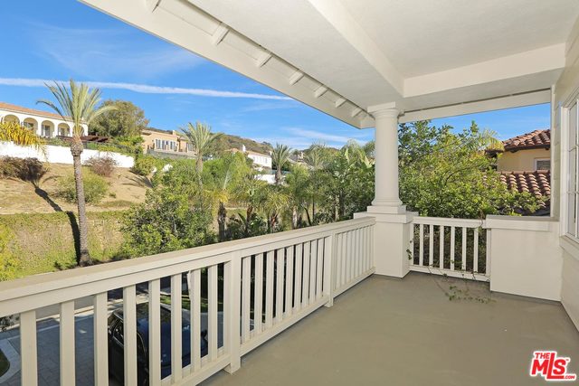 16730 Via Pacifica