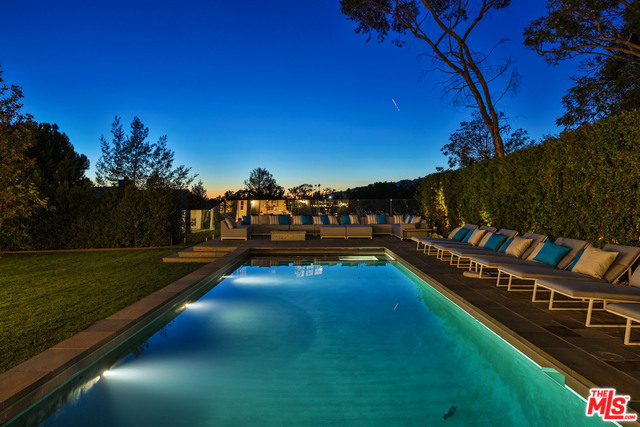 687 Amalfi DR