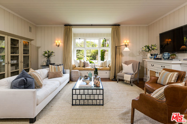 6763 Zumirez Dr