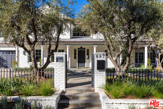 687 Amalfi DR