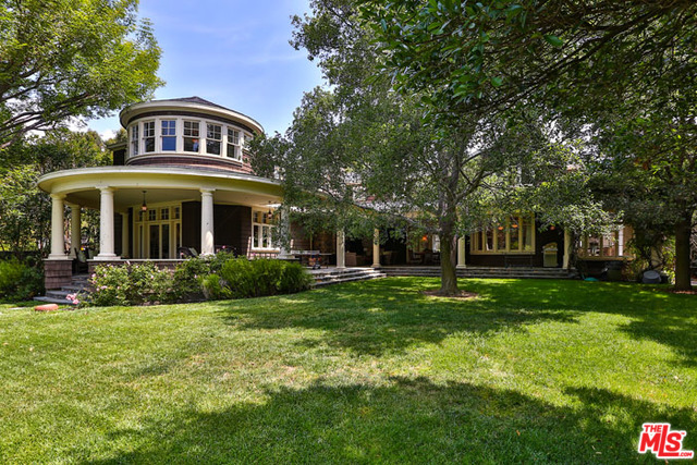 6763 Zumirez Dr