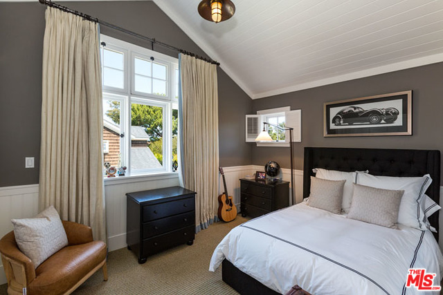 6763 Zumirez Dr