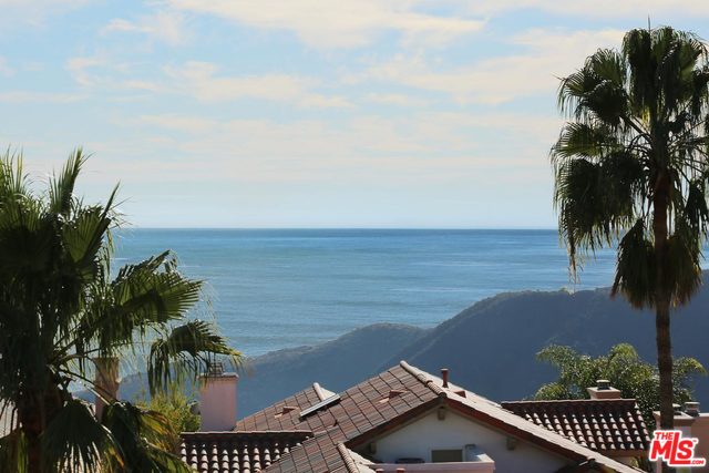 16730 Via Pacifica