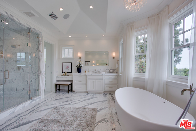 687 Amalfi DR