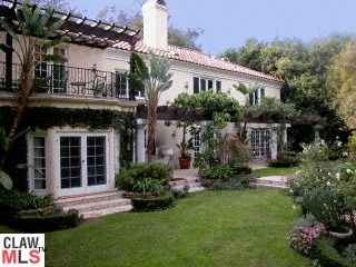 890 Moraga Dr