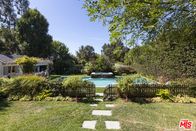 6763 Zumirez Dr