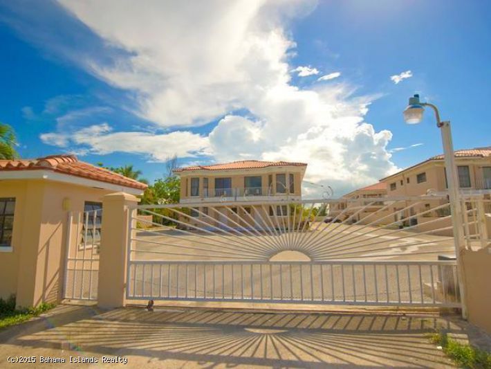 SAUNDERS BEACH VILLA COMPLEX