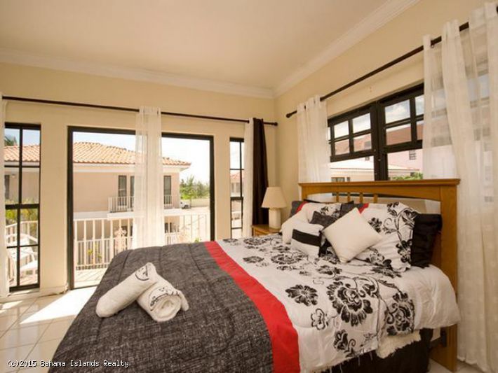 SAUNDERS BEACH VILLA COMPLEX