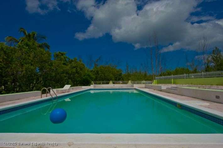 SAUNDERS BEACH VILLA COMPLEX