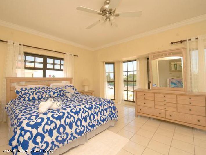 SAUNDERS BEACH VILLA COMPLEX