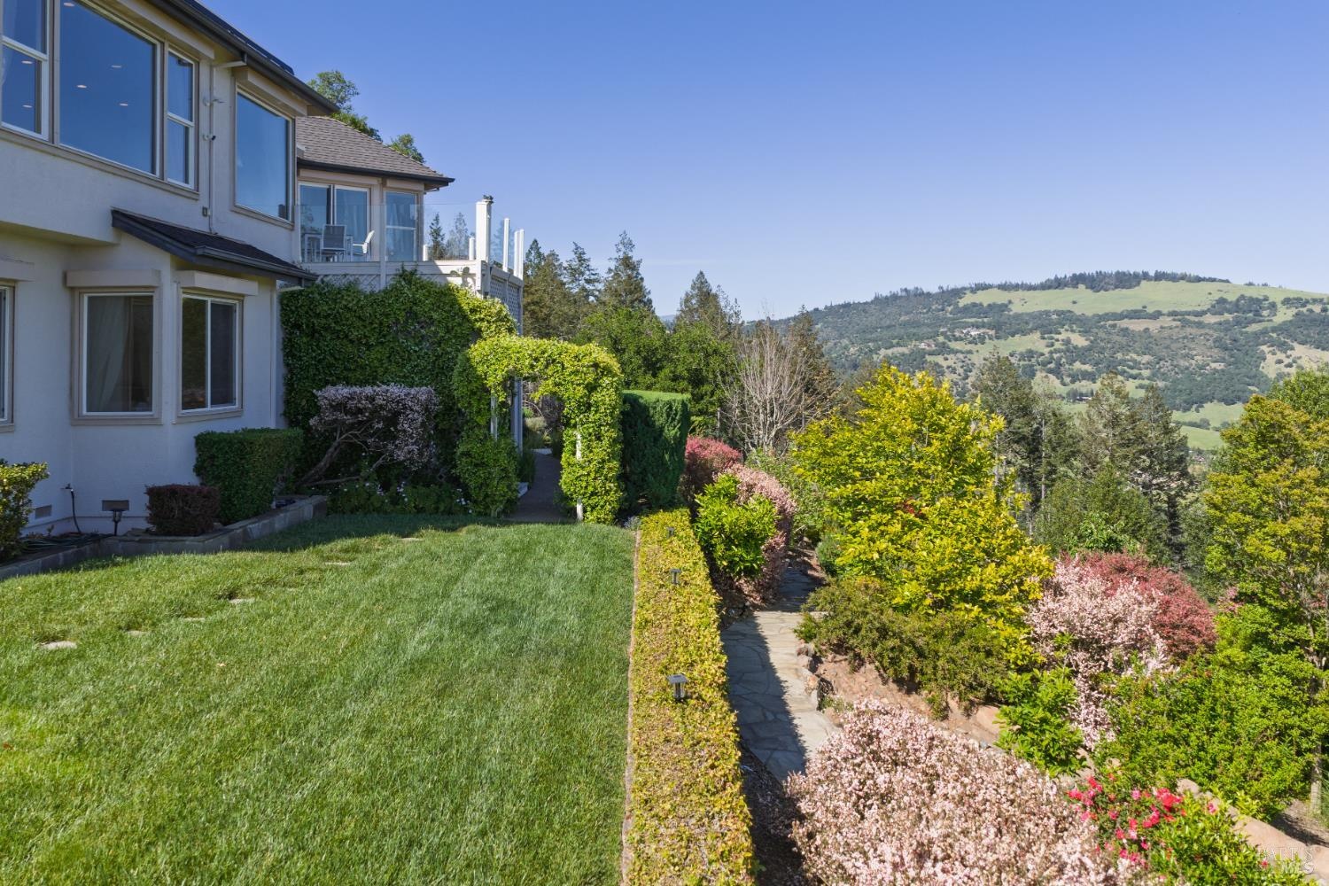 3682 Rocky Knoll Way