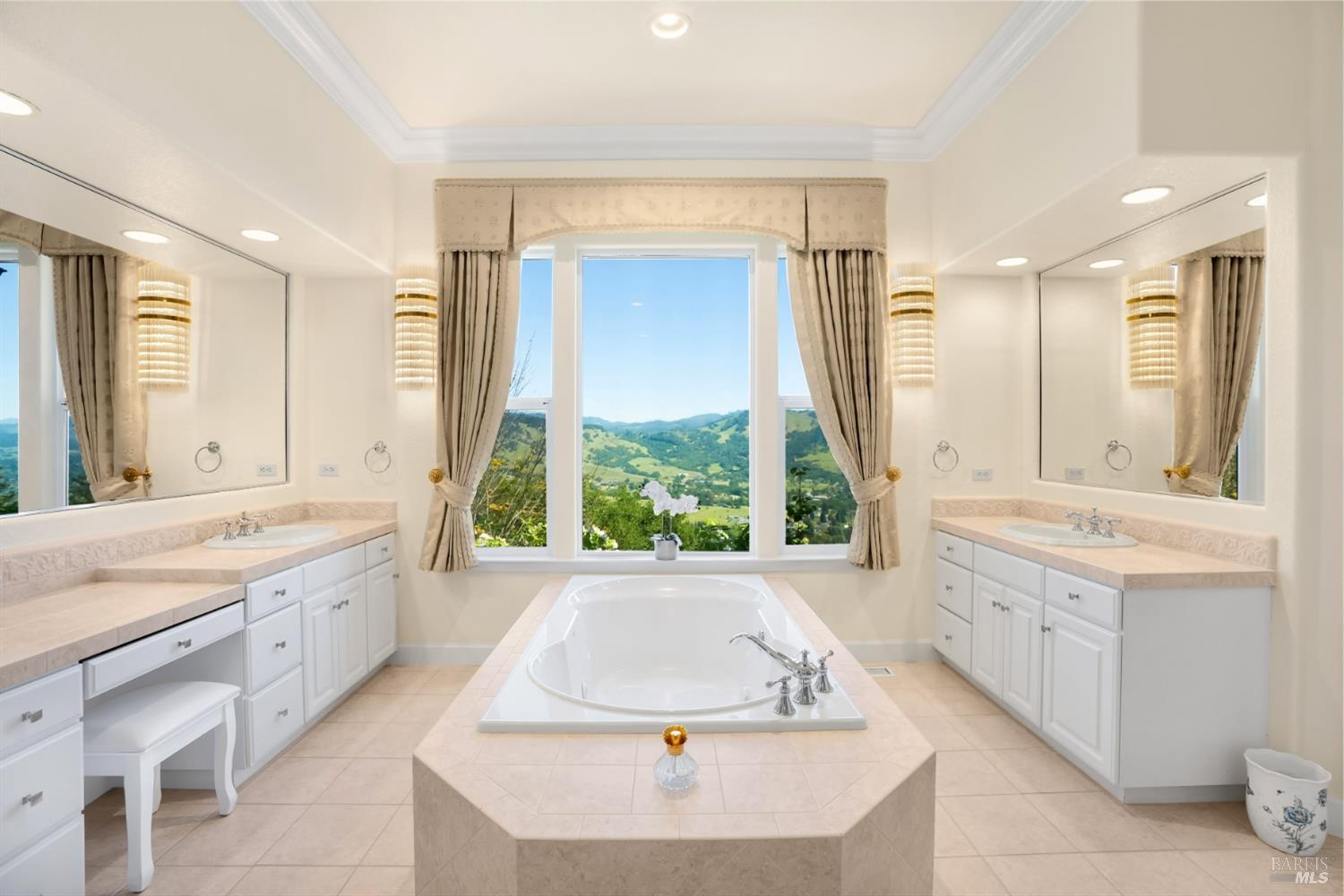 3682 Rocky Knoll Way