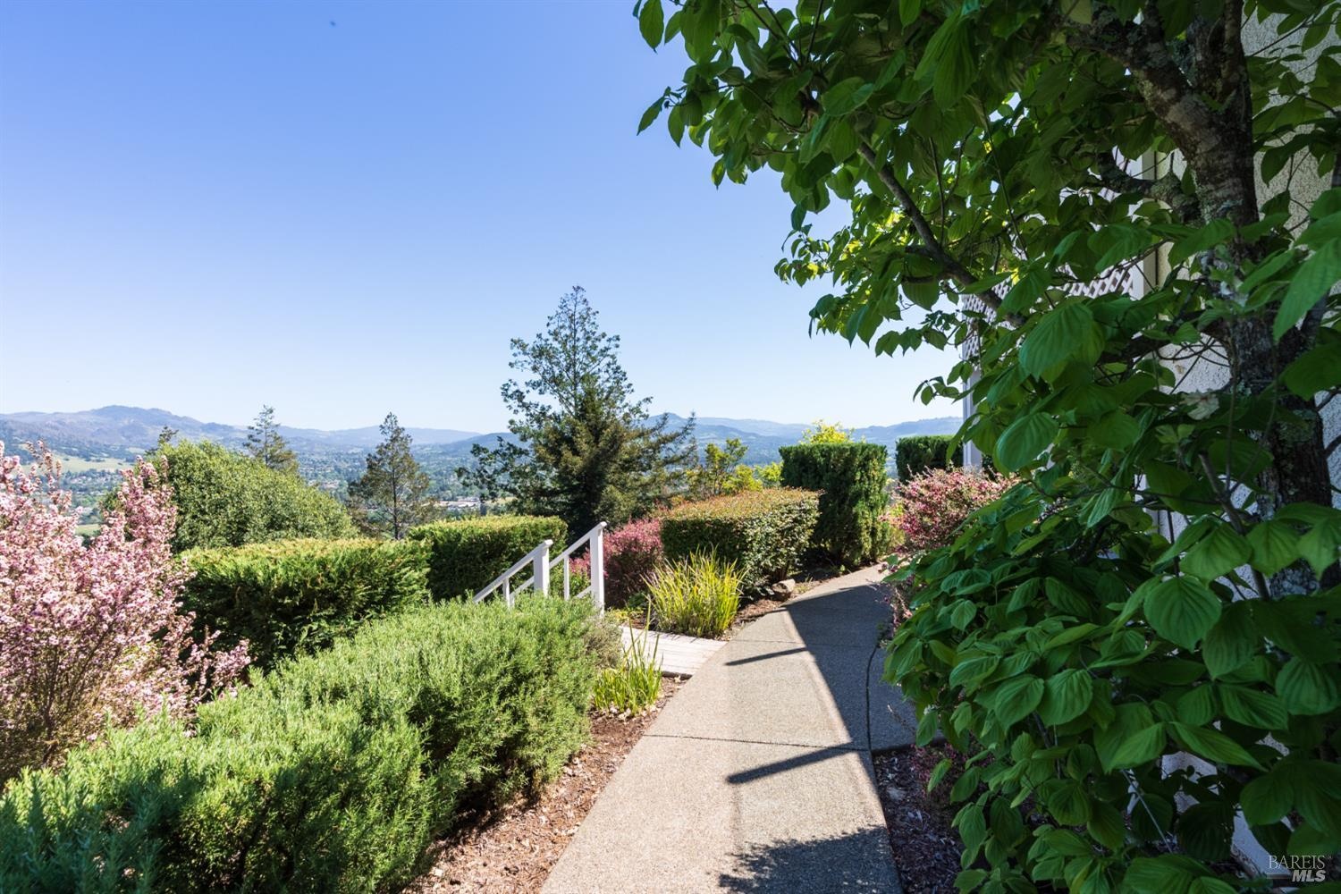 3682 Rocky Knoll Way