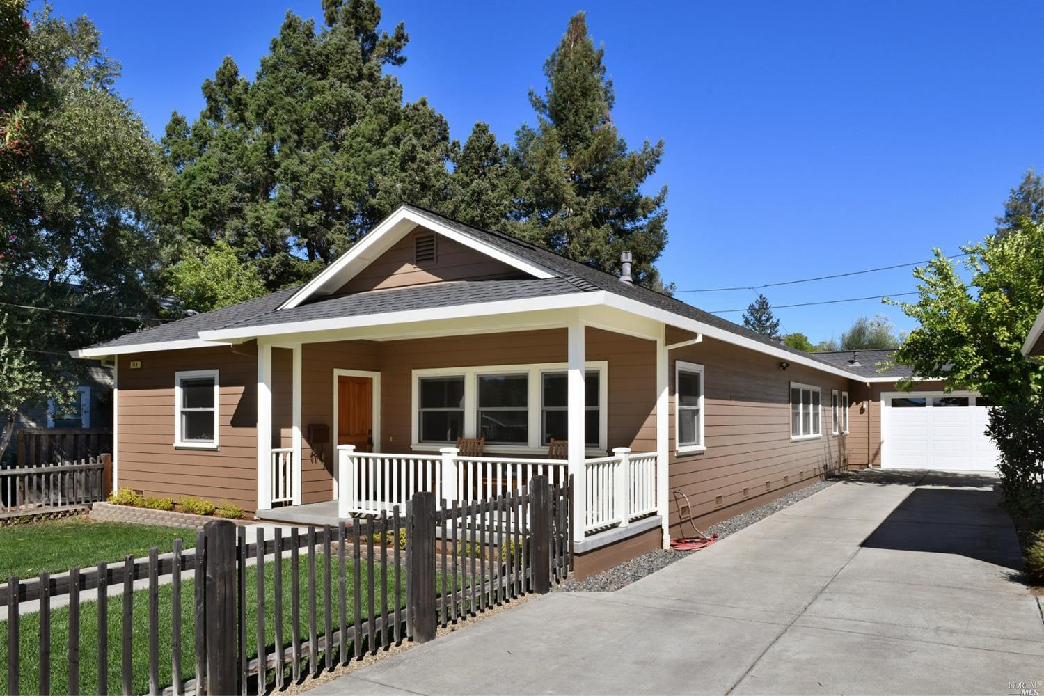 718 Center St.