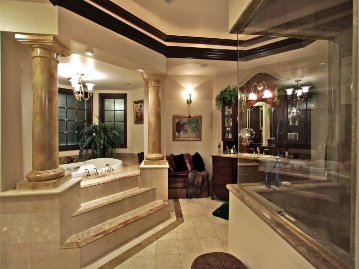 2221 Jamaica Court