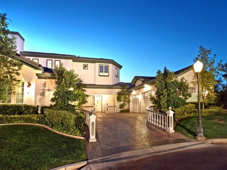 2221 Jamaica Court
