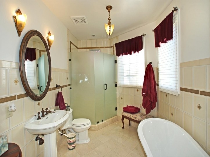 2221 Jamaica Court