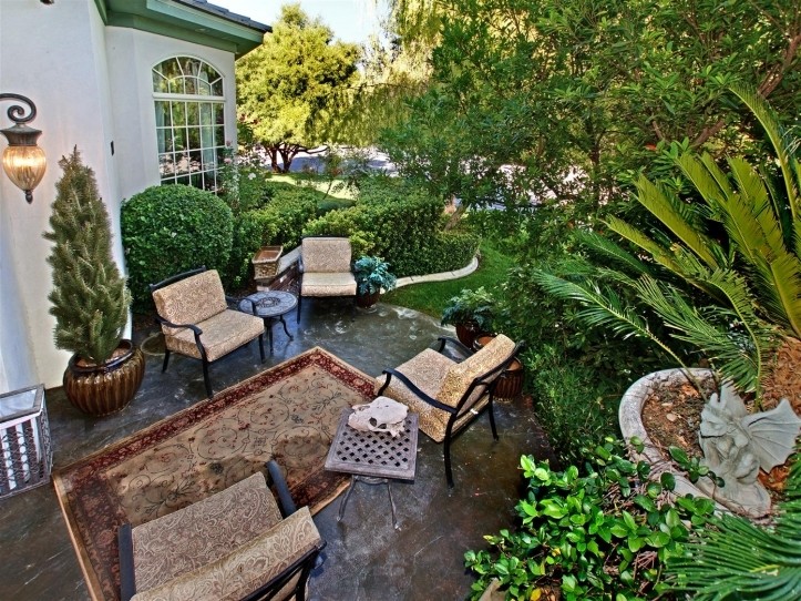2221 Jamaica Court