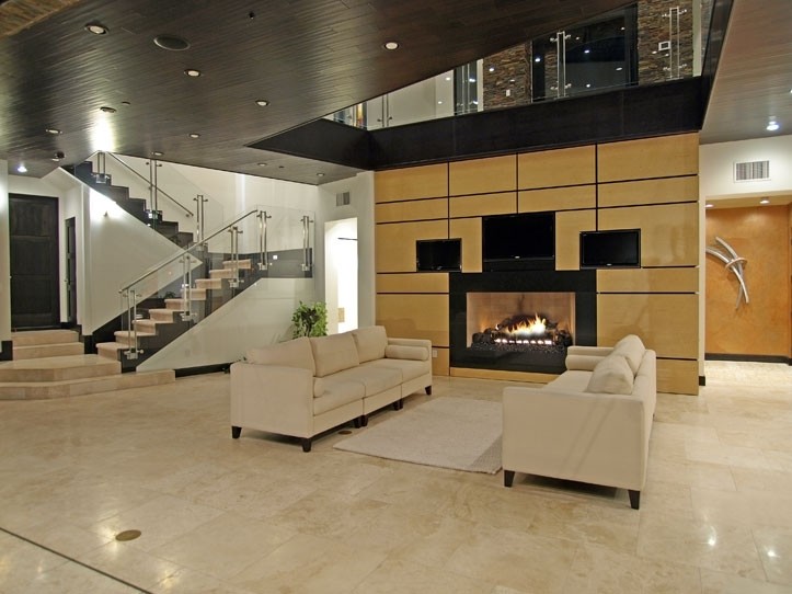 569 Lairmont Place