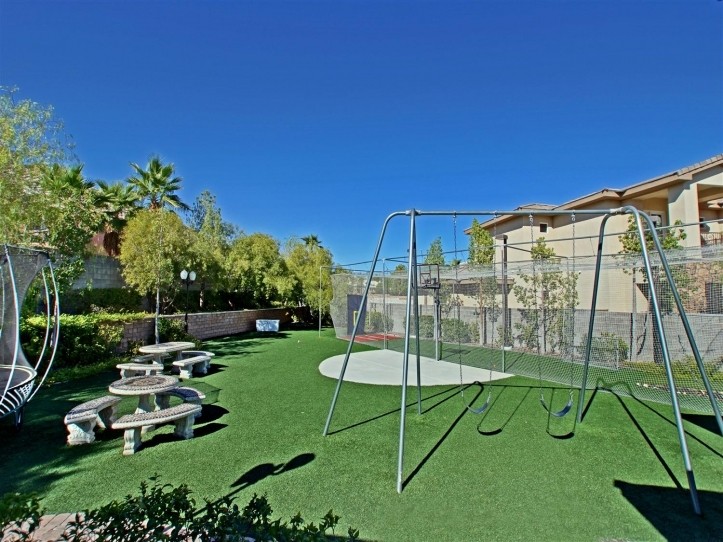2221 Jamaica Court