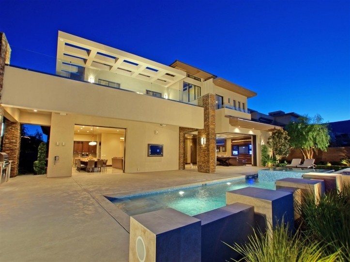 50 Meadowhawk Lane